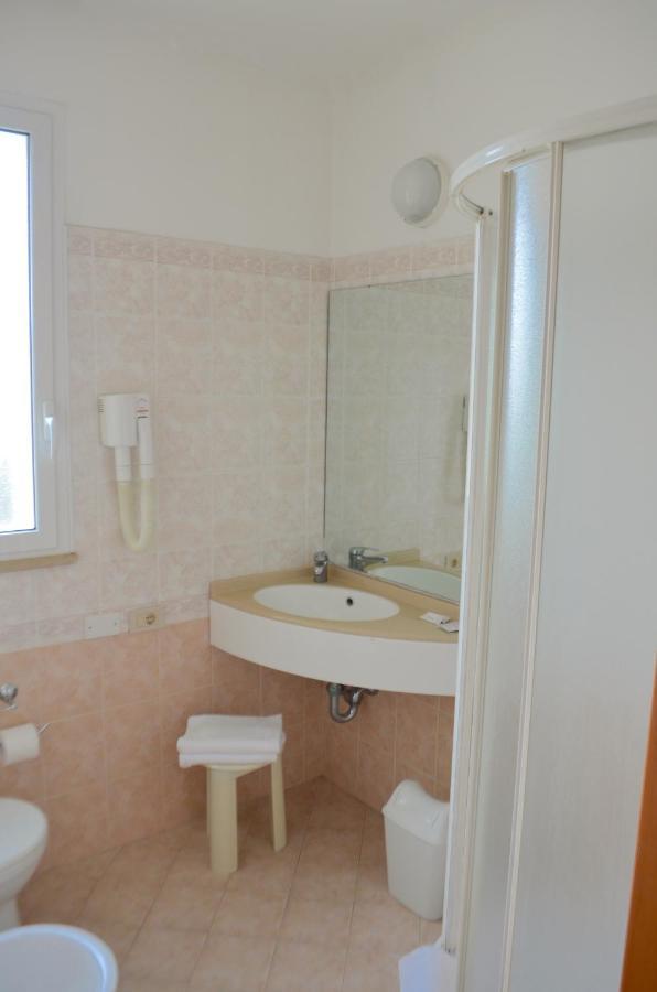 Hotel B&B Des Bains Milano Marittima Bagian luar foto
