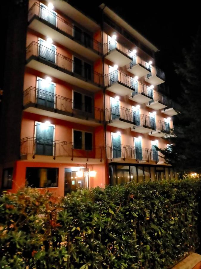 Hotel B&B Des Bains Milano Marittima Bagian luar foto