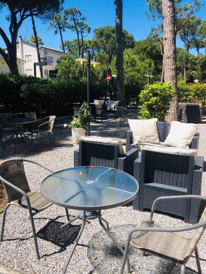 Hotel B&B Des Bains Milano Marittima Bagian luar foto