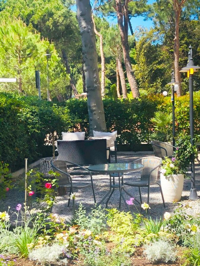 Hotel B&B Des Bains Milano Marittima Bagian luar foto