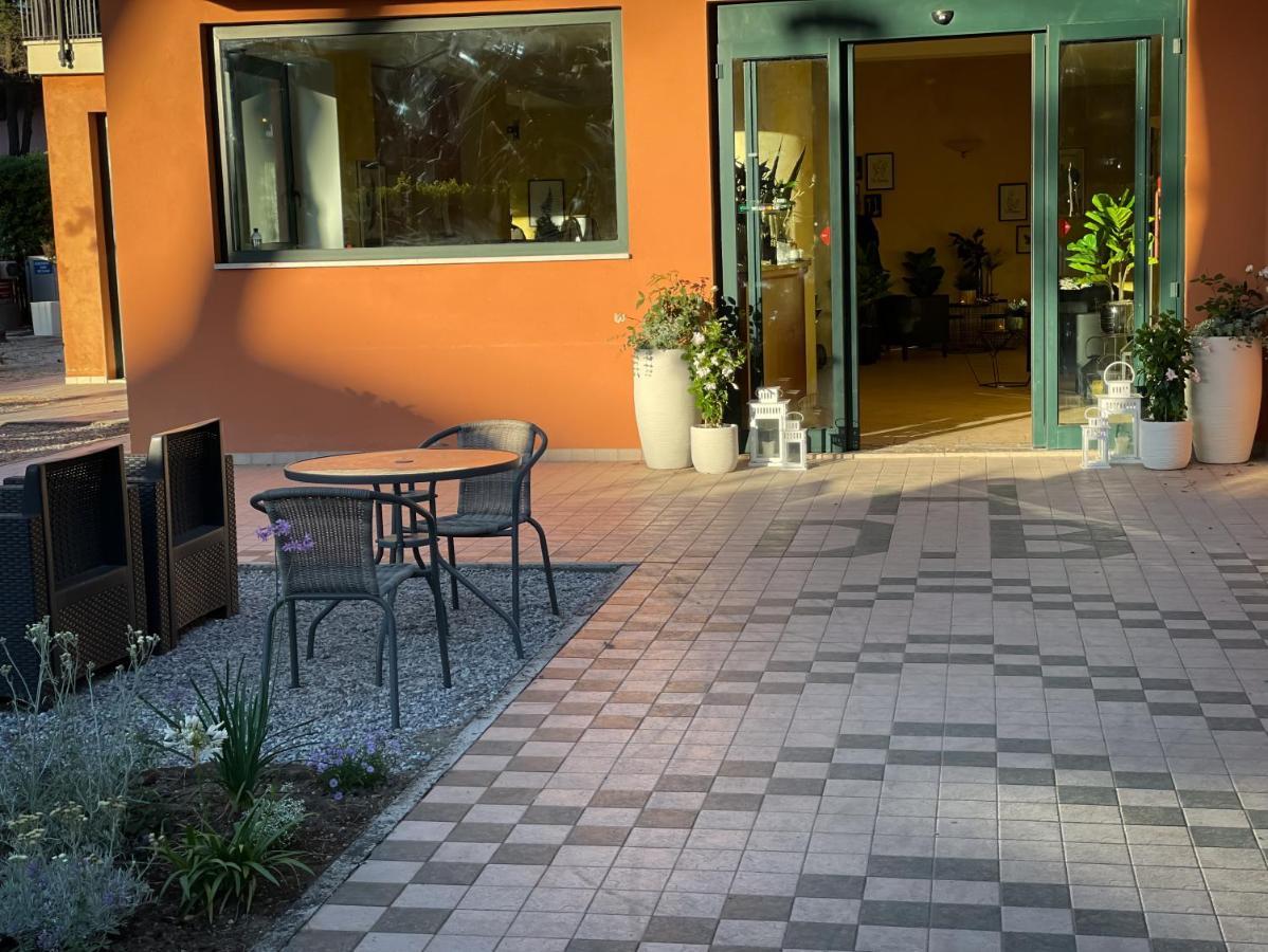 Hotel B&B Des Bains Milano Marittima Bagian luar foto