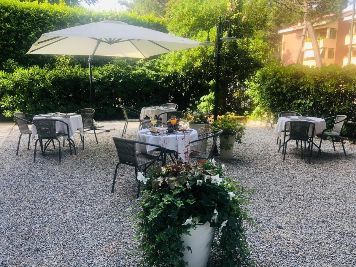 Hotel B&B Des Bains Milano Marittima Bagian luar foto