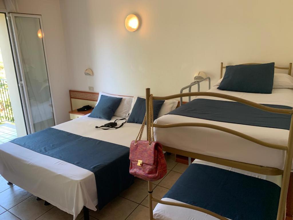 Hotel B&B Des Bains Milano Marittima Bagian luar foto