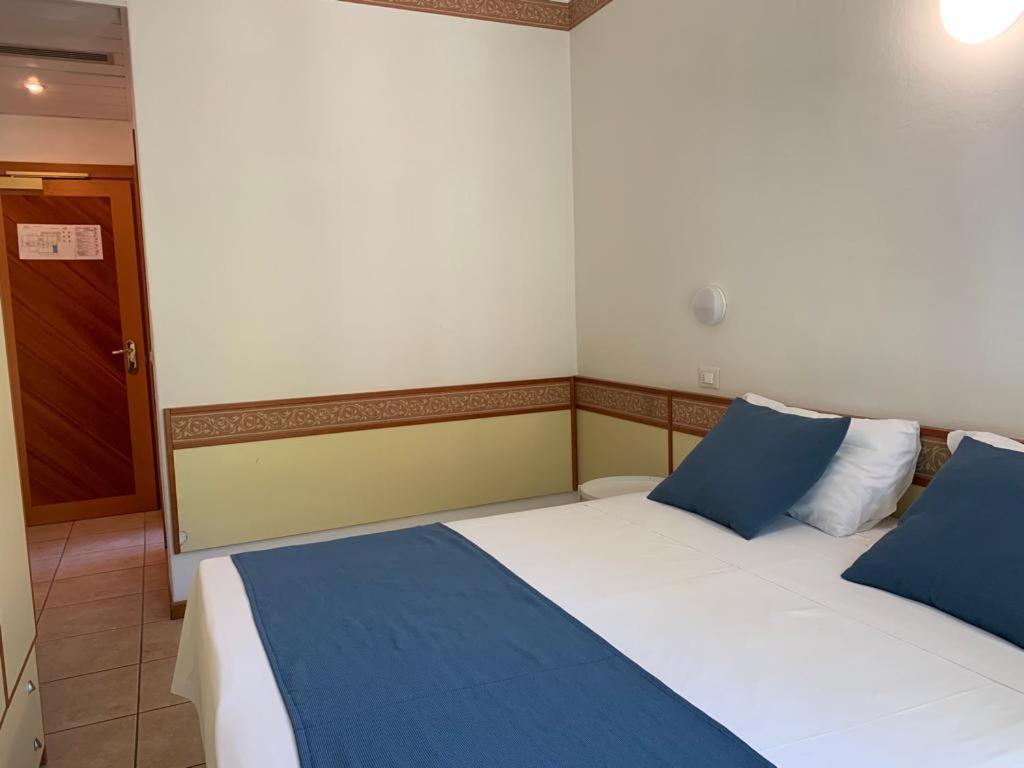 Hotel B&B Des Bains Milano Marittima Bagian luar foto
