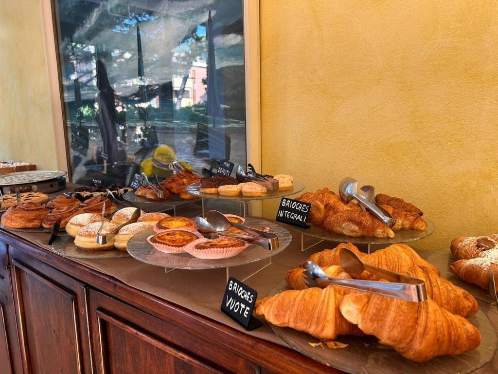 Hotel B&B Des Bains Milano Marittima Bagian luar foto