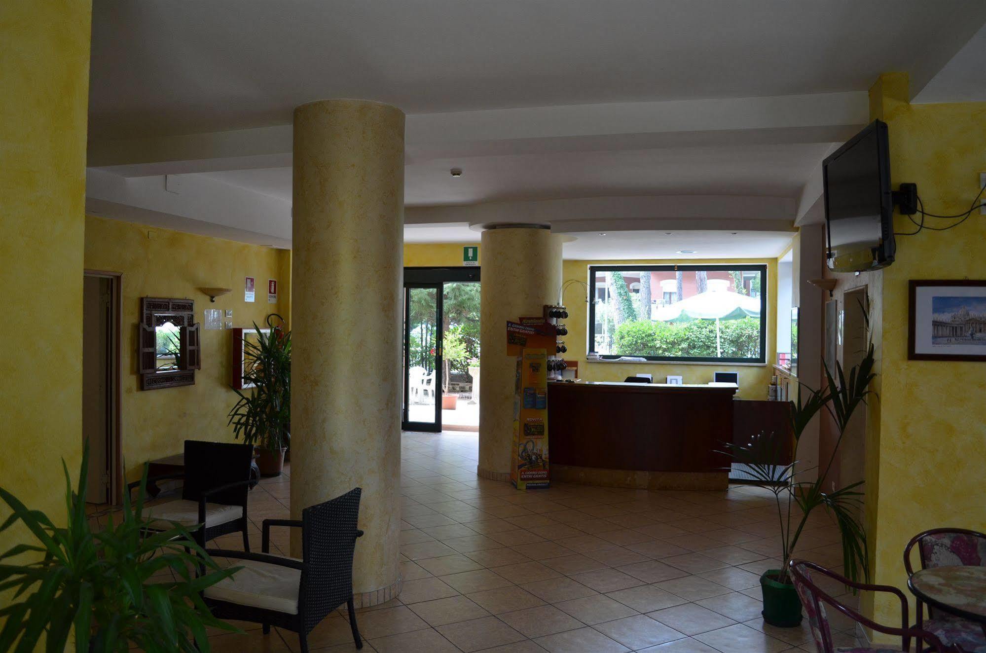 Hotel B&B Des Bains Milano Marittima Bagian luar foto