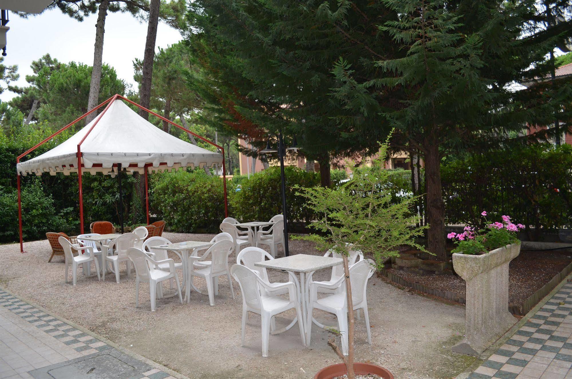 Hotel B&B Des Bains Milano Marittima Bagian luar foto